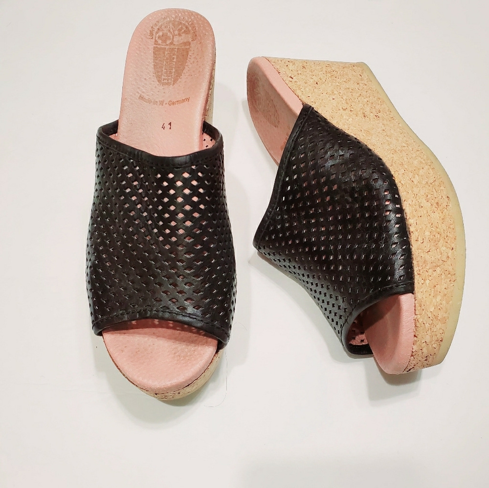Worishofer Black Leather Platform Sandals